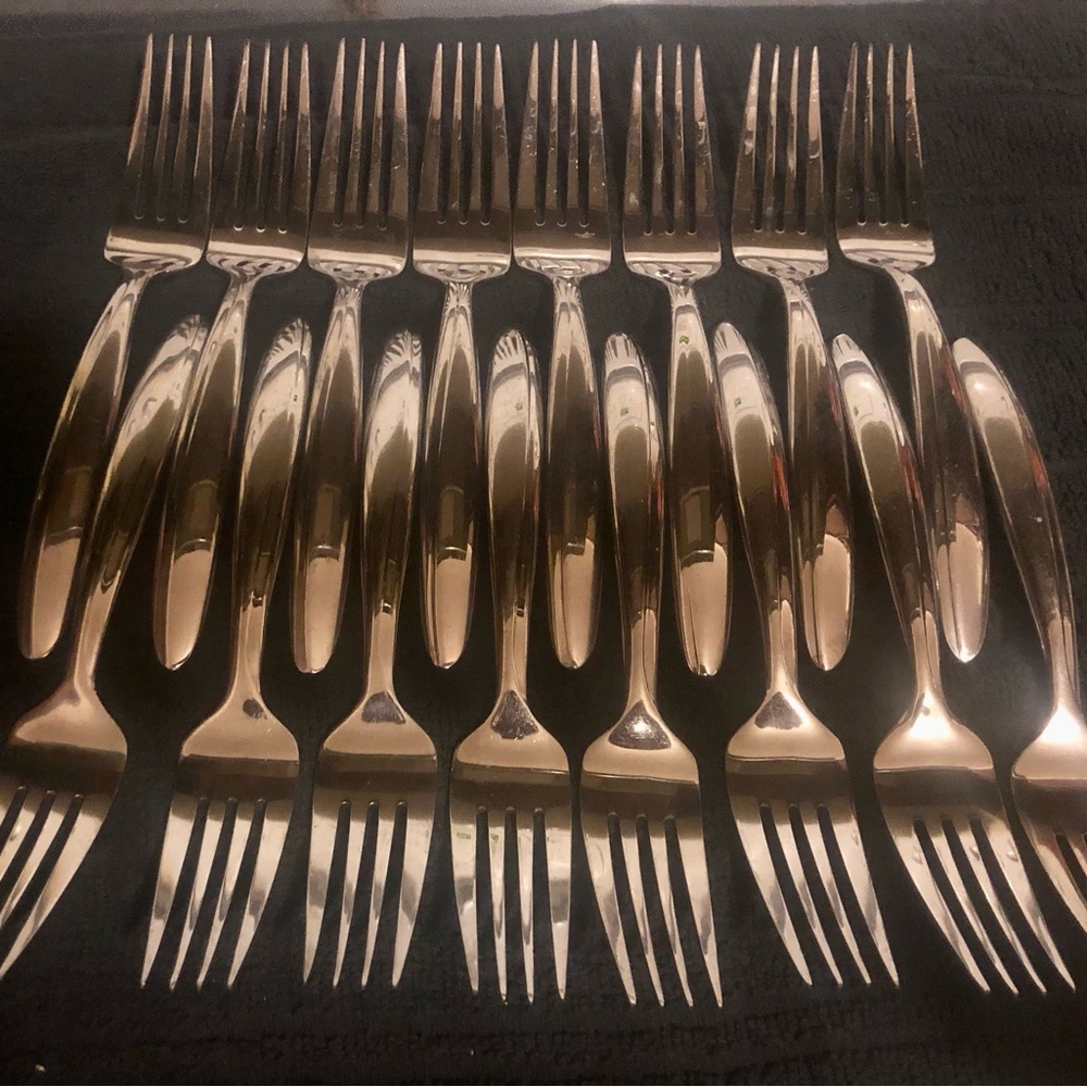 Oneida  stainless steel forks set of 16